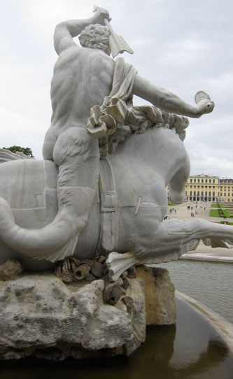 Schonbrunn statue from behind with seams and wedges